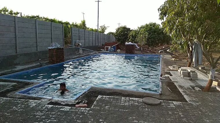 Swimming Pool, oberoi-springs 5 Bedroom 2000 Sq.Ft. Apartment In Andheri West Mumbai 10498071