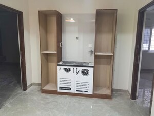 Room in 3 BHK Apartment at Serilingampally – for Rent