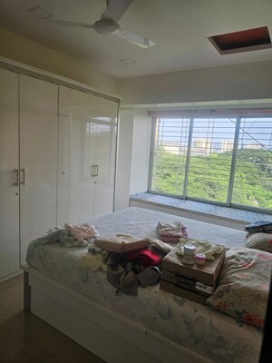 Bedroom in 5 BHK Apartment at Santacruz East – for Rent