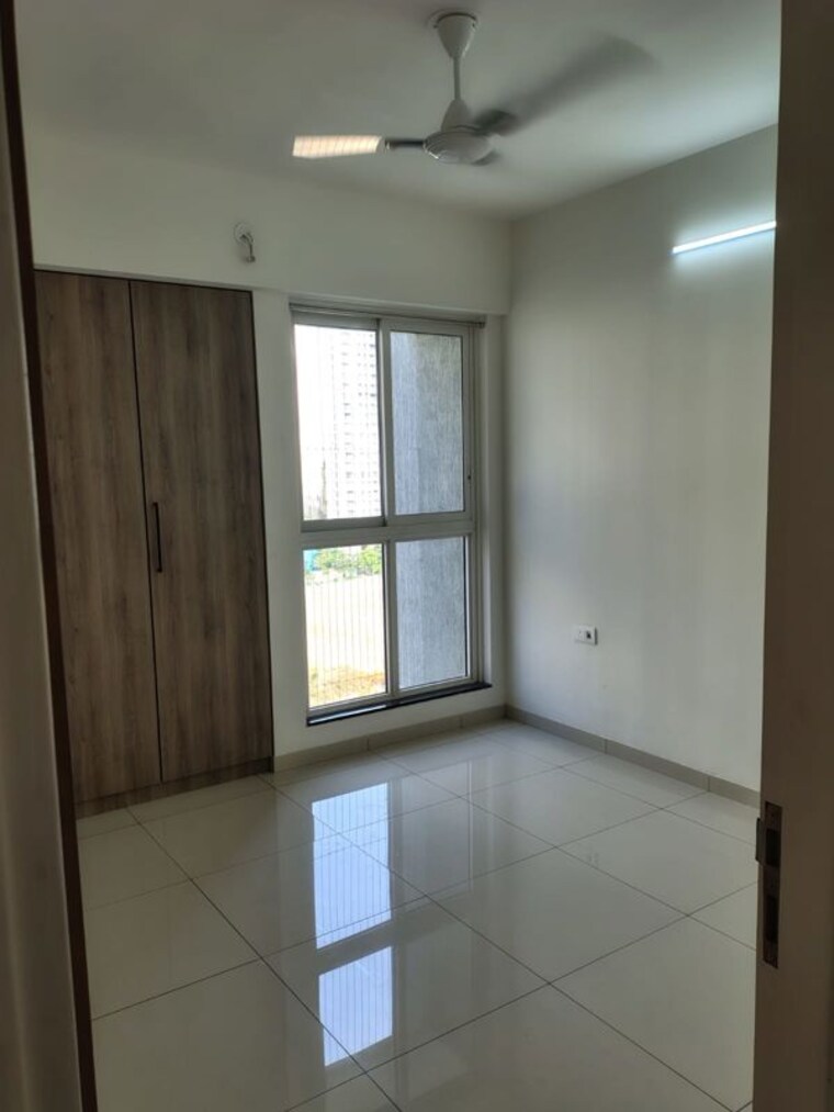 Room, godrej-emerald 3 Bedroom 950 Sq.Ft. Apartment In Ghodbunder Road Thane 10498155
