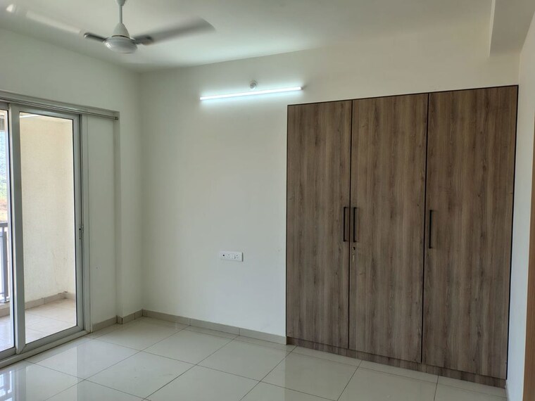 Room, godrej-emerald 3 Bedroom 950 Sq.Ft. Apartment In Ghodbunder Road Thane 10498155