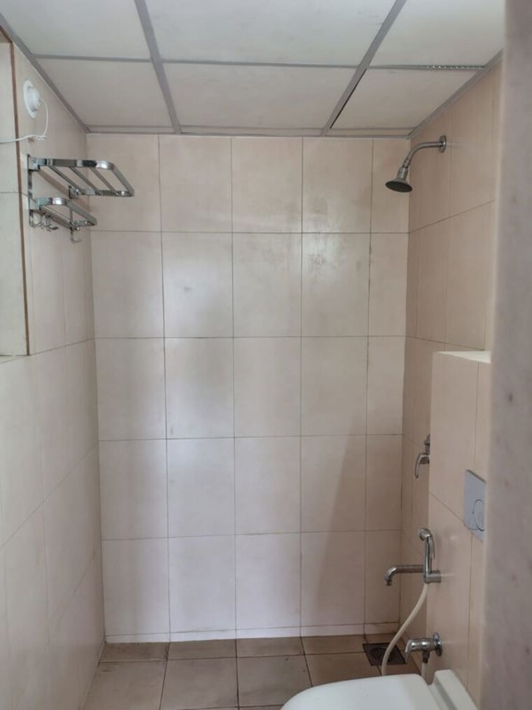 Bathroom, godrej-emerald 3 Bedroom 950 Sq.Ft. Apartment In Ghodbunder Road Thane 10498155