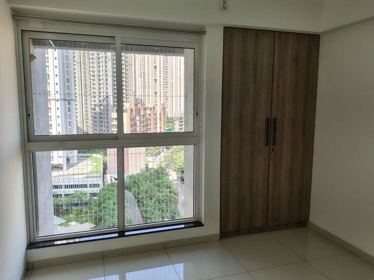 Room, godrej-emerald 3 Bedroom 950 Sq.Ft. Apartment In Ghodbunder Road Thane 10498155