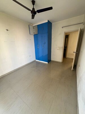 Room in 4 BHK Apartment at Piedmont Taksila Heights, Sector 37c – for Rent