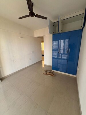 Room in 4 BHK Apartment at Piedmont Taksila Heights, Sector 37c – for Rent