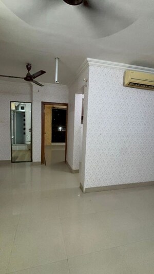 Room in 2 BHK Apartment at Fairmont La Paradiso, Santacruz East – for Rent