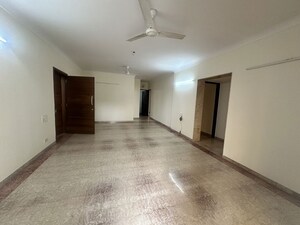 Room in 5 BHK Apartment at Kundan Eternia Apartment, Ghorpadi – for Sale