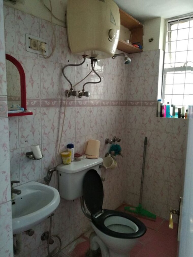 Bathroom, hewo-apartment 2 Bedroom 1250 Sq.Ft. Apartment In Sector 15 Gurgaon 10498197