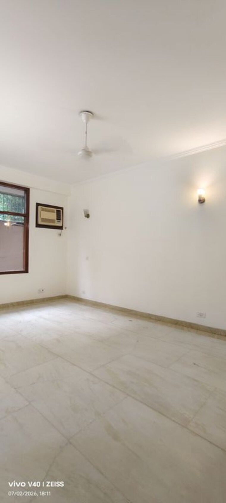 Room, defence colony 3 Bedroom 325 Sq.Yd. Apartment In Defence Colony Delhi 10498210