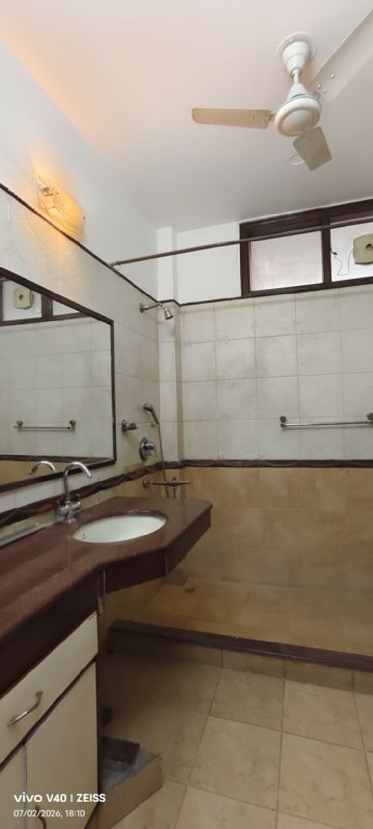 Kitchen, defence colony 3 Bedroom 325 Sq.Yd. Apartment In Defence Colony Delhi 10498210