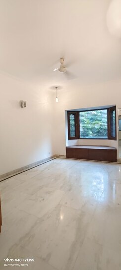 3 BHK + Servant Room Apartment For Rent in Defence Colony
