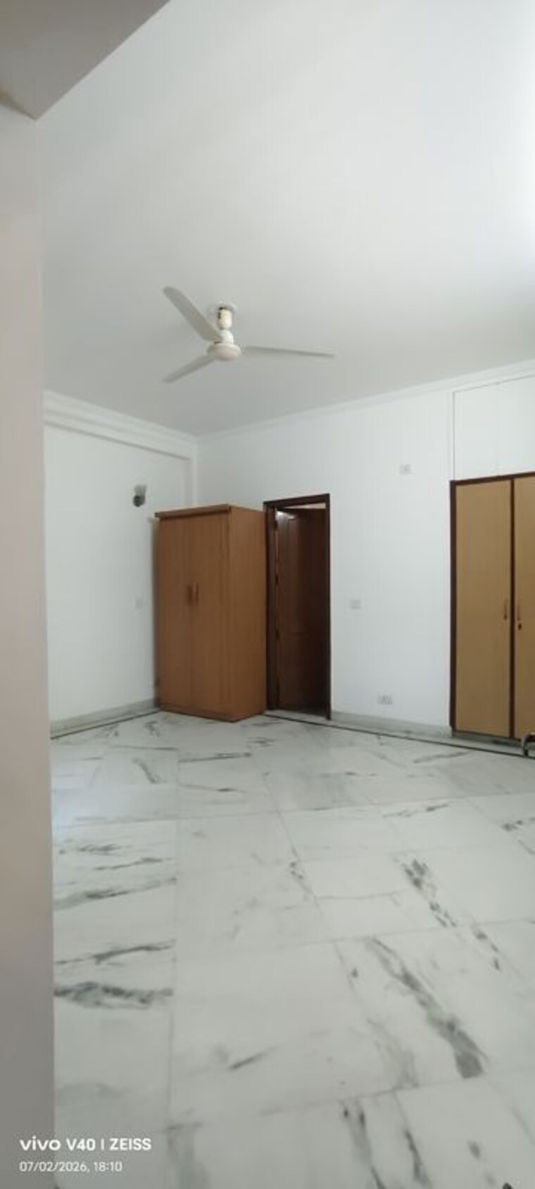 Room, defence colony 3 Bedroom 325 Sq.Yd. Apartment In Defence Colony Delhi 10498210