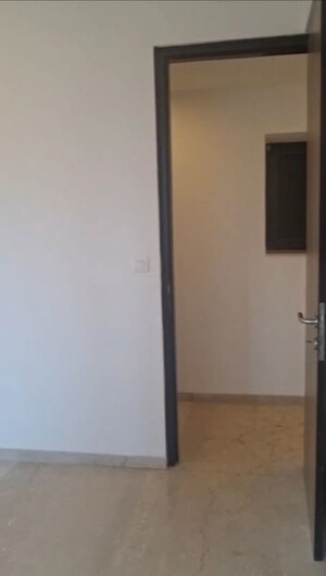 Room in 2 BHK Apartment at Lodha Parkside, Worli – for Rent