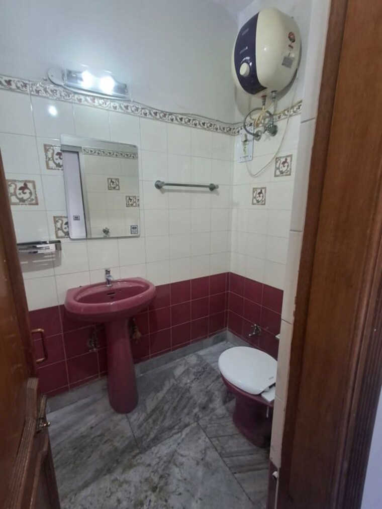 Kitchen, sector 33 3 Bedroom 1800 Sq.Ft. Builder Floor In Sector 33 Chandigarh 10498279