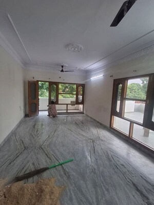 Bedroom in 3 BHK Builder Floor at Sector 33 – for Rent