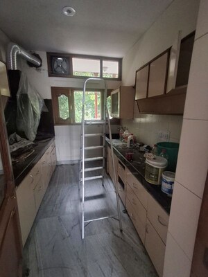 Kitchen in 3 BHK Builder Floor at Sector 33 – for Rent