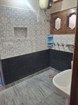 Kitchen in 3 BHK Builder Floor at Sector 33 – for Rent