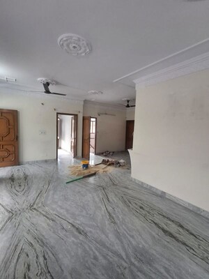 3 BHK Builder Floor For Rent in Sector 33