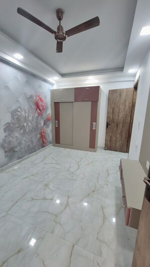 Room in 3 BHK Builder Floor at Upsidc Site B – for Sale