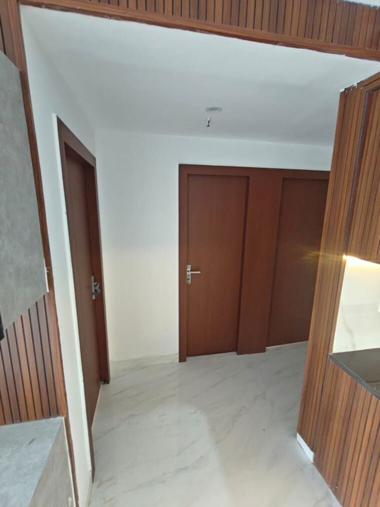 Bedroom, paras-tierea 3 Bedroom 1580 Sq.Ft. Apartment In Sector 137 Noida 10493588