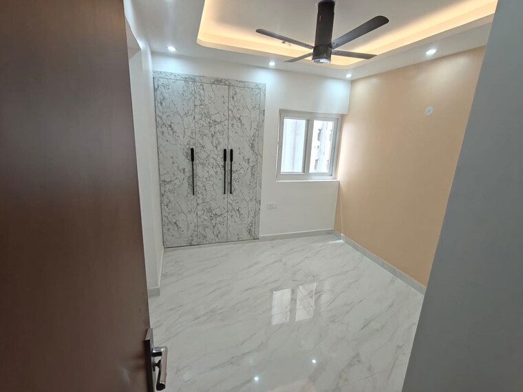 Bathroom, paras-tierea 3 Bedroom 1580 Sq.Ft. Apartment In Sector 137 Noida 10493588