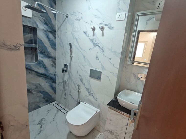 Bathroom, paras-tierea 3 Bedroom 1580 Sq.Ft. Apartment In Sector 137 Noida 10493588
