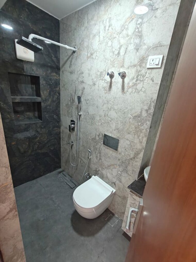 Bathroom, paras-tierea 3 Bedroom 1580 Sq.Ft. Apartment In Sector 137 Noida 10493588