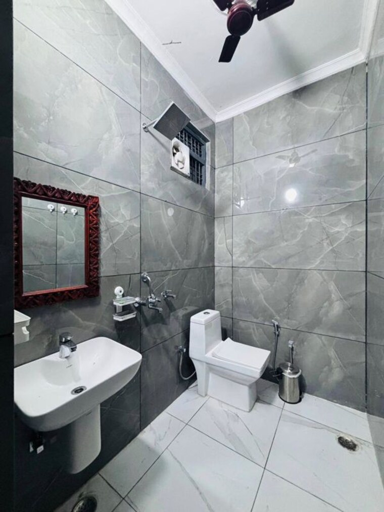 Bathroom, omaxe-panorama-city 6 Bedroom 170 Sq.Yd. Independent House In Vasundhara Nagar Bhiwadi 10498404