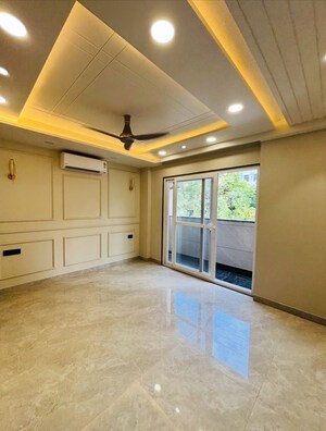 Room in 4 BHK Builder Floor at Dwarka Mor – for Sale