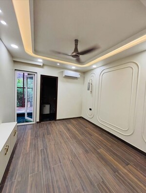 Room in 4 BHK Builder Floor at Dwarka Mor – for Sale