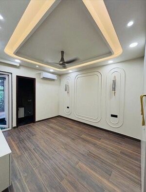 Room in 4 BHK Builder Floor at Dwarka Mor – for Sale