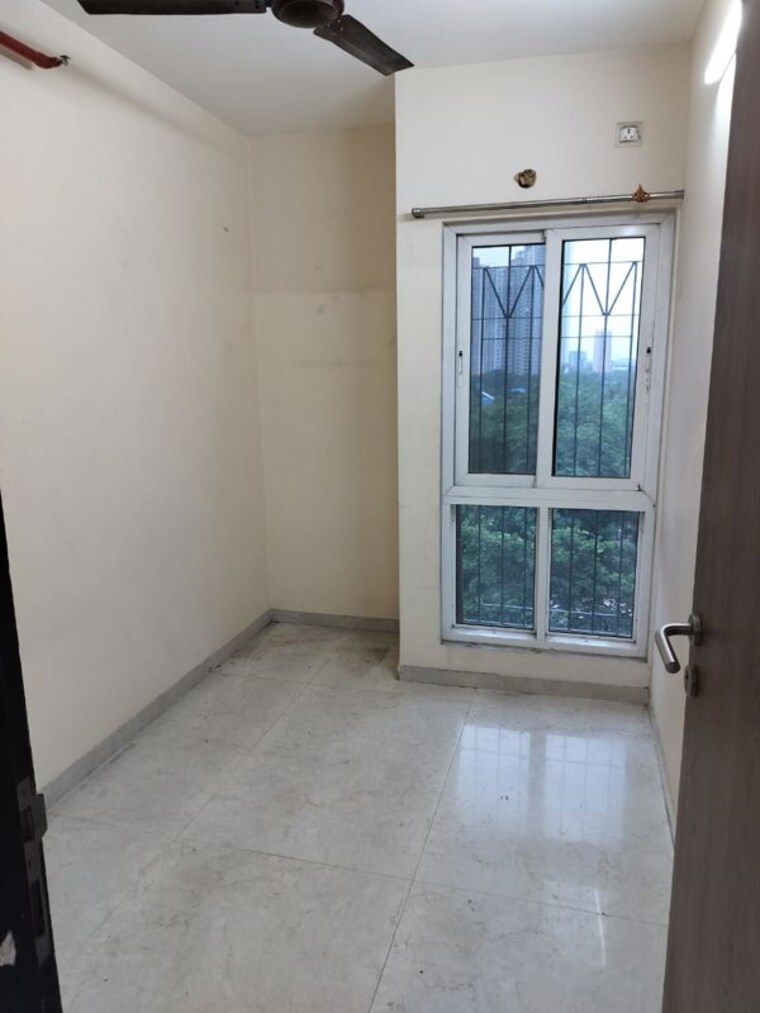 Room, dosti-west-county 1.5 Bedroom 550 Sq.Ft. Apartment In Balkum Pada Thane 10498518