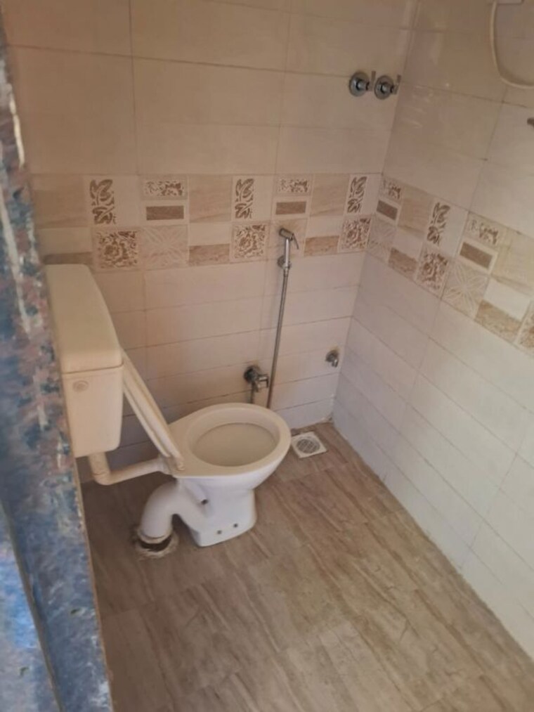 Bathroom, kanakia-space-samarpan-exotica 2 Bedroom 890 Sq.Ft. Apartment In Borivali East Mumbai 10498544