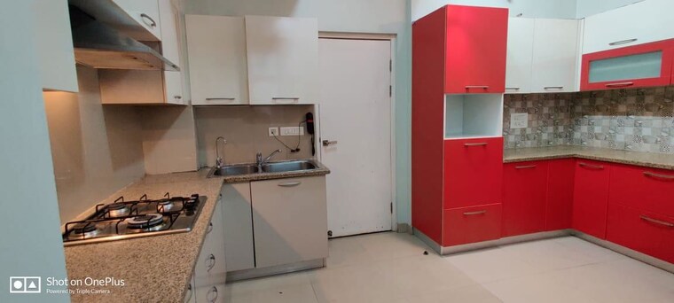 Bathroom, emaar-the-palm-drive-the-sky-terraces 3.5 Bedroom 3310 Sq.Ft. Apartment In Sector 66 Gurgaon 10498549