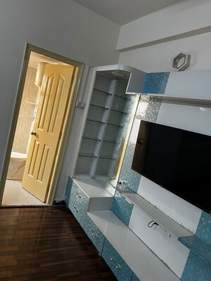 Team Area in 3 BHK Apartment at Mapsko Paradise, Sector 83 – for Rent