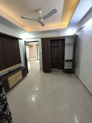 Room in 3.5 BHK Apartment at Logix Blossom County, Sector 137 – for Rent