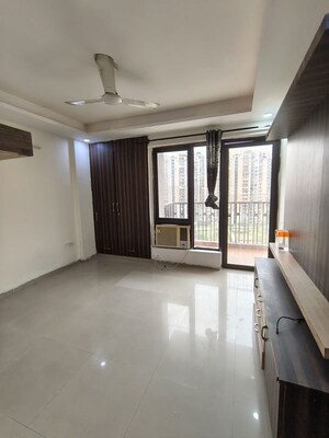 Room in 3.5 BHK Apartment at Logix Blossom County, Sector 137 – for Rent