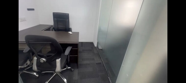 Team Area, sector 16 Commercial Office Space 600 Sq.Ft. In Sector 16 Noida 10498588