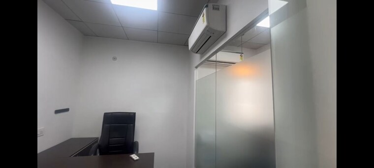 Team Area, sector 16 Commercial Office Space 600 Sq.Ft. In Sector 16 Noida 10498588