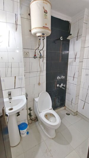 Bathroom in 1 BHK Builder Floor at Malviya Nagar – for Rent