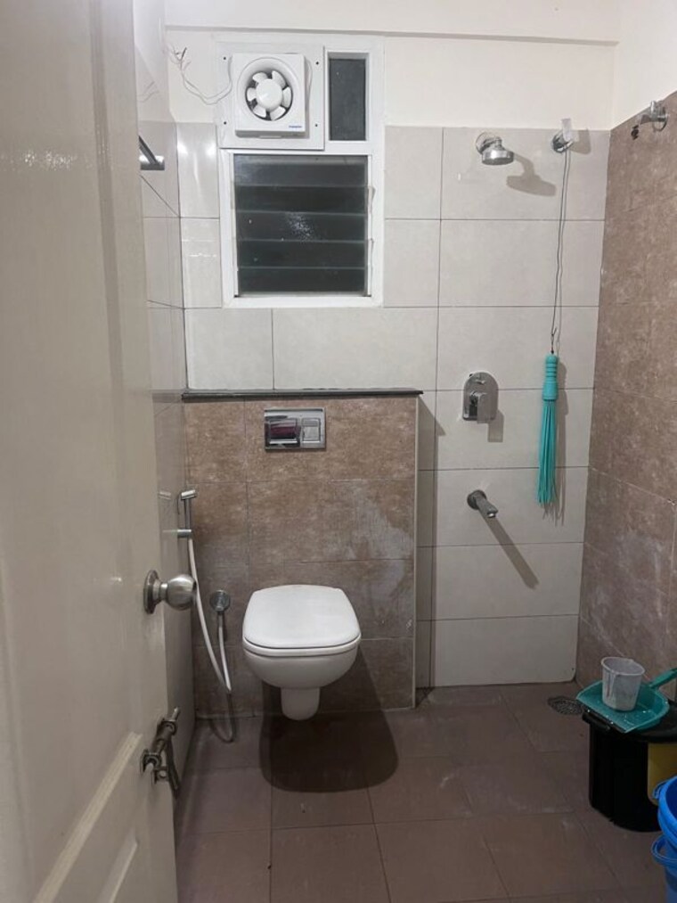 Bathroom, slv-splendour 3 Bedroom 1611 Sq.Ft. Apartment In Kanakapura Road Bangalore 10498620