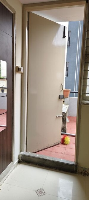 Furnished Amenities in 1 BHK Builder Floor at Halasuru – for Rent