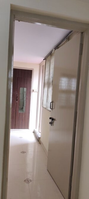 Building Lobby in 1 BHK Builder Floor at Halasuru – for Rent