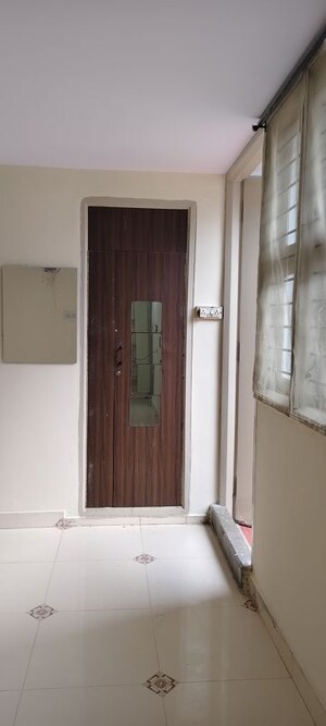 Building Lobby in 1 BHK Builder Floor at Halasuru – for Rent