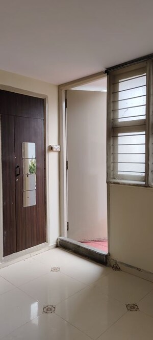 Room in 1 BHK Builder Floor at Halasuru – for Rent