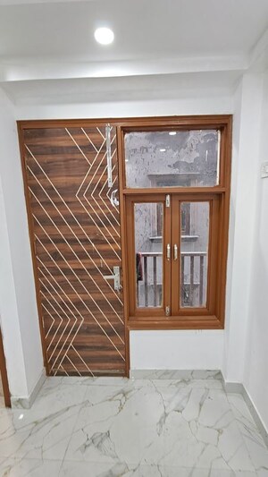 Furnished Amenities in 2 BHK Builder Floor at Malviya Nagar – for Rent