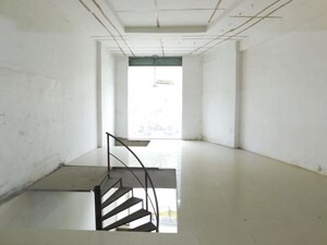 Furnished Amenities in  Showroom at Malad East – for Rent