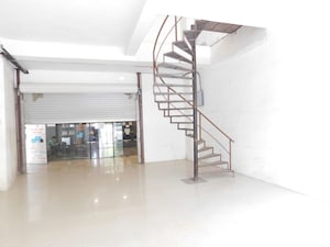 Showroom For Rent in Malad East