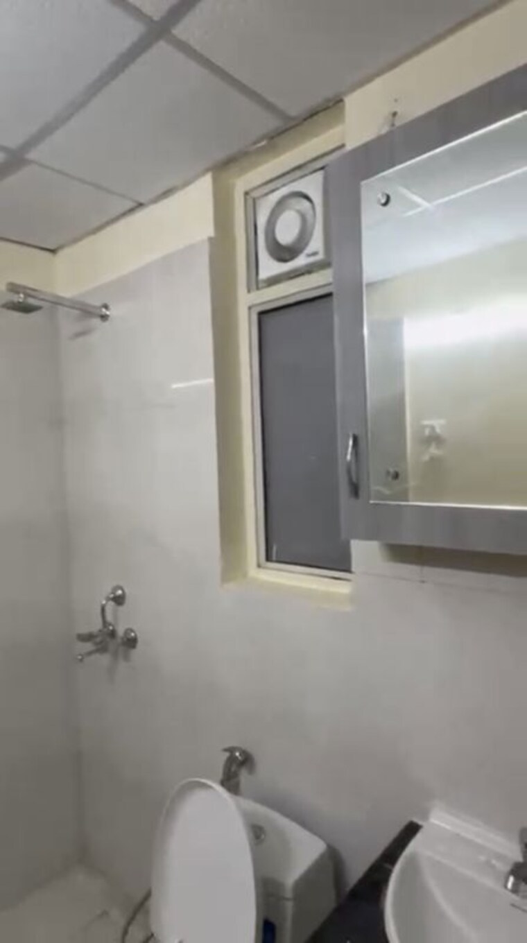 Bathroom, pyramid-midtown 2 Bedroom 800 Sq.Ft. Apartment In Sector 59 Gurgaon 10498657
