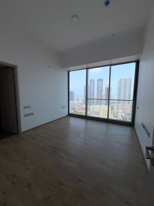 4 BHK + Pooja Room,Study Room,Store Room 2100 Sq.Ft. Apartment in Rustomjee Crown